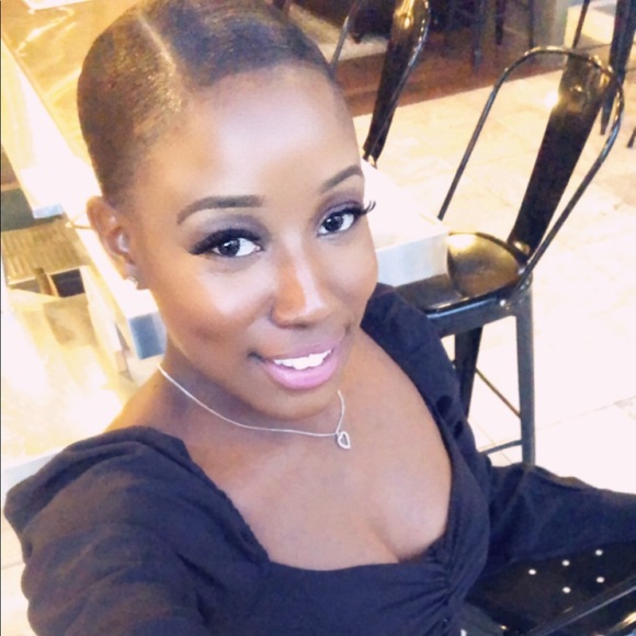 Meet your Posher, Porshia - Picture 1 of 1